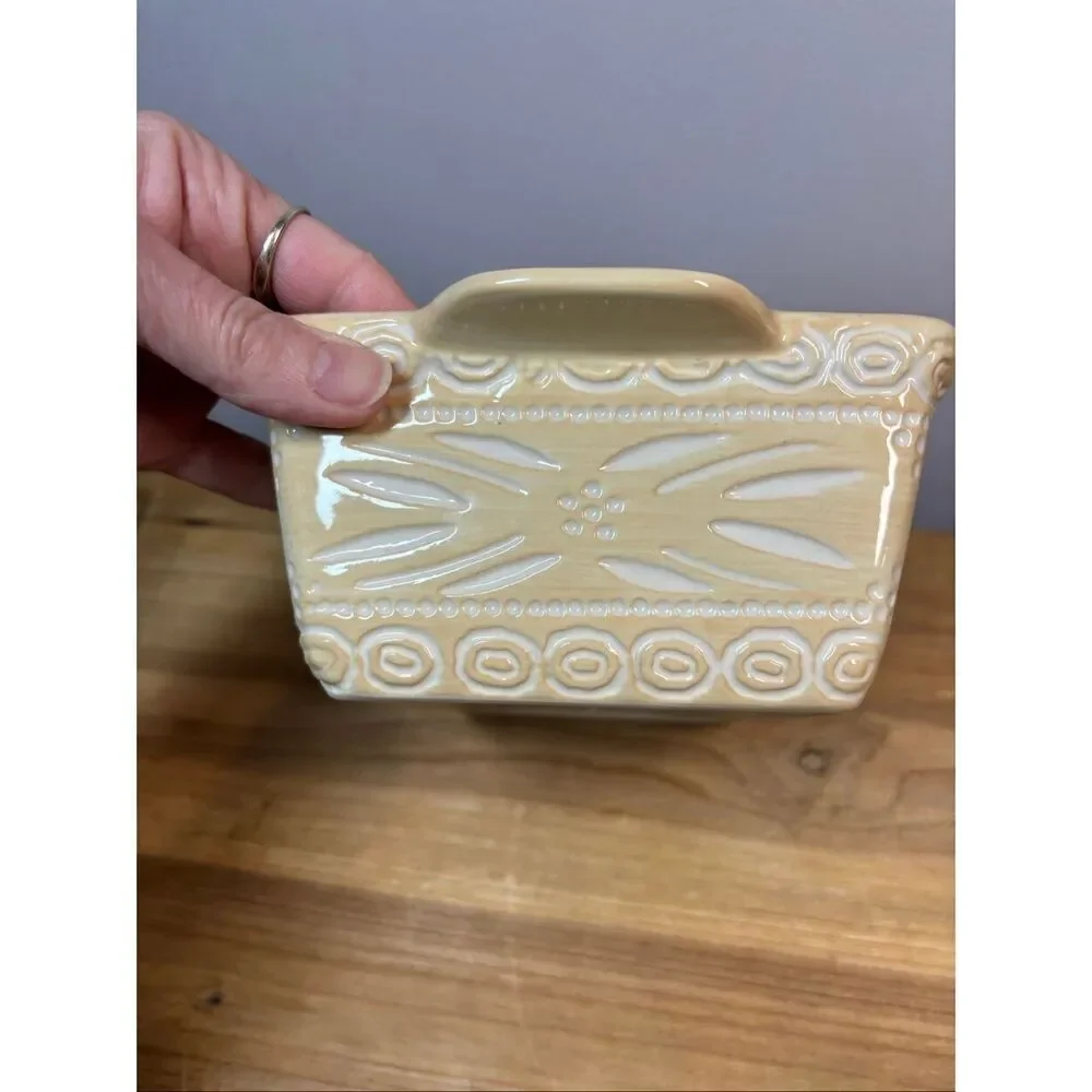 Temp-tations Carved Old World ceramic baking dish with metal serving rack and li